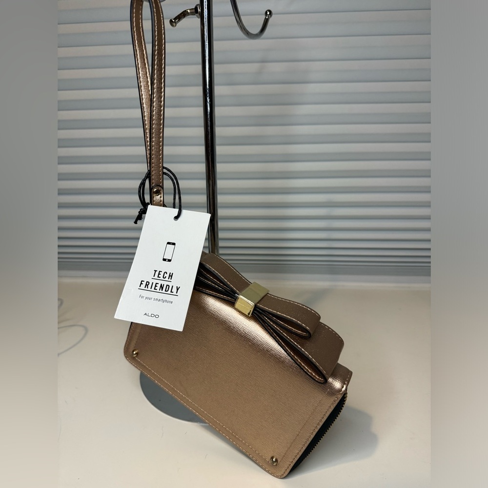 NWT Aldo techno chic rose gold